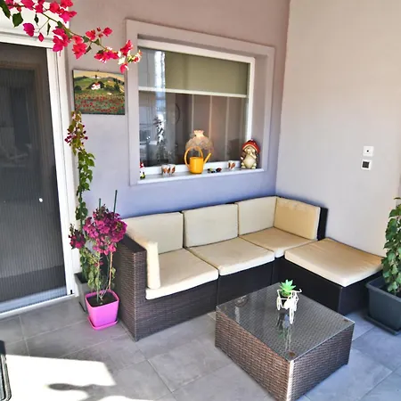 Afroditi كاستوريا